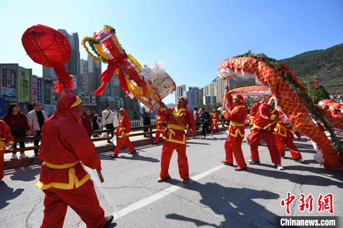 门徒平台官方：（新春走基层）贵州黄平：龙灯巡游 闹新春
