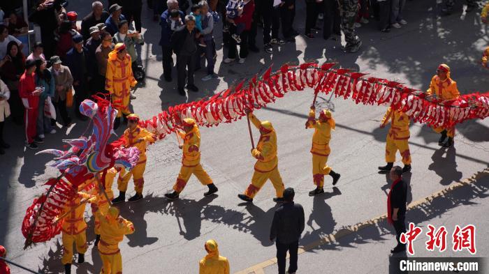 门徒平台官方：（新春走基层）贵州黄平：龙灯巡游 闹新春